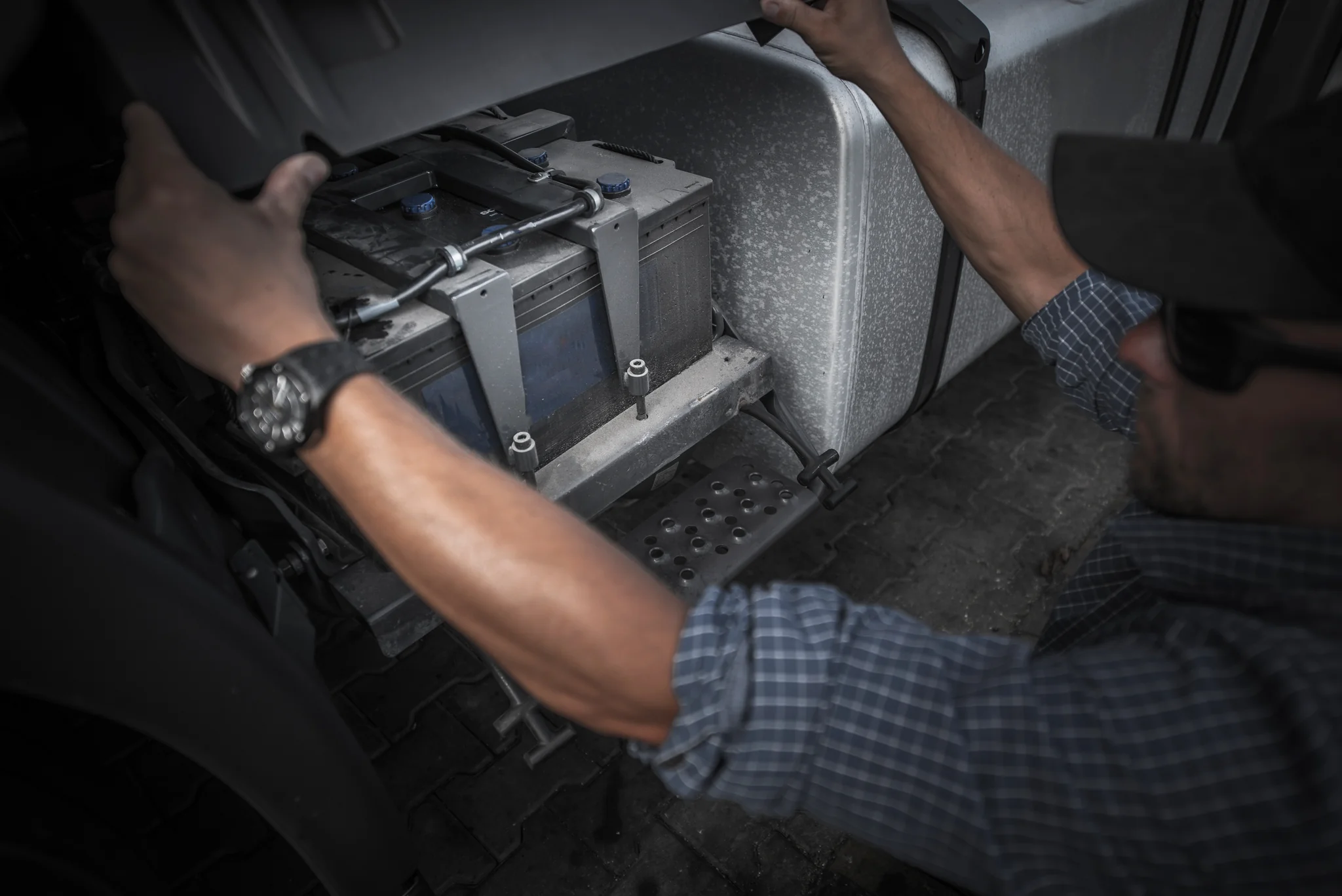 Диагностика и замена аккумуляторной батареи (АКБ)